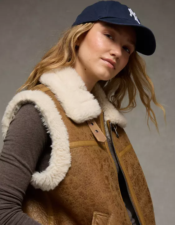 AE Shearling Vest - Image 7